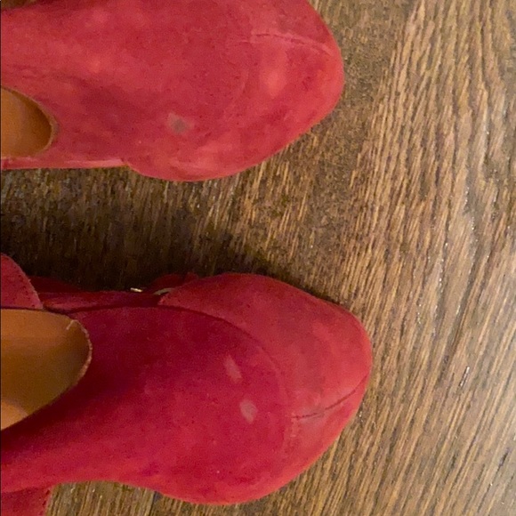 Elie Tahari Red Suede Platform Heels - Picture 3 of 4